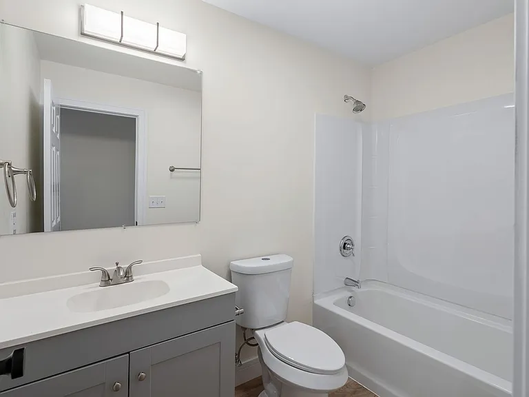 320 W Madison St — Photo 10