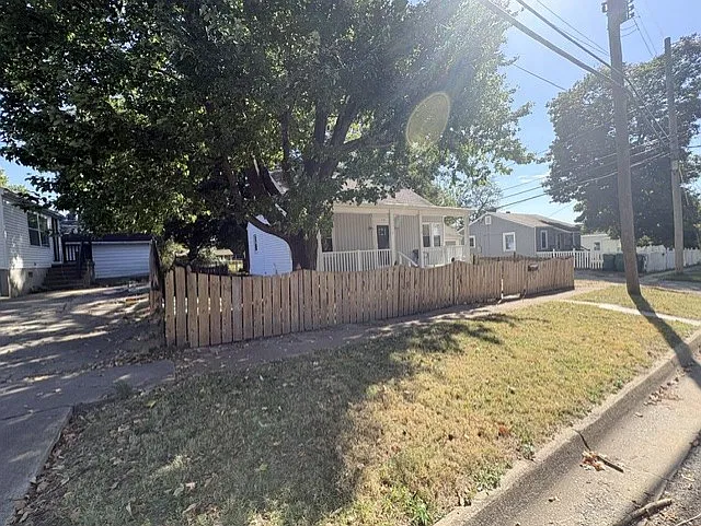 4 bed, 1260 sqft, $1,595 — Photo 4