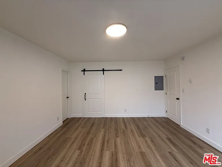 314 S Clark Dr #2 — Photo 35