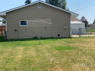 2713 Palmer St, Miles City, MT 59301