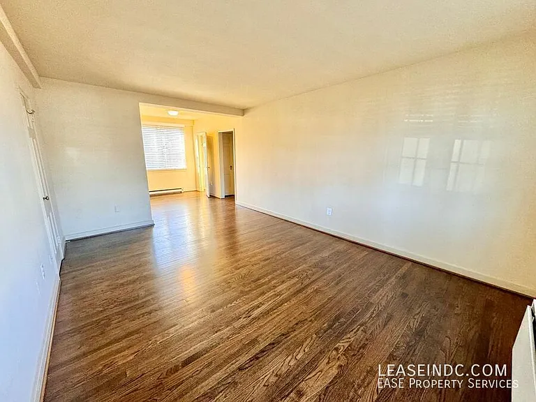1 E Glebe Rd #D — Photo 2