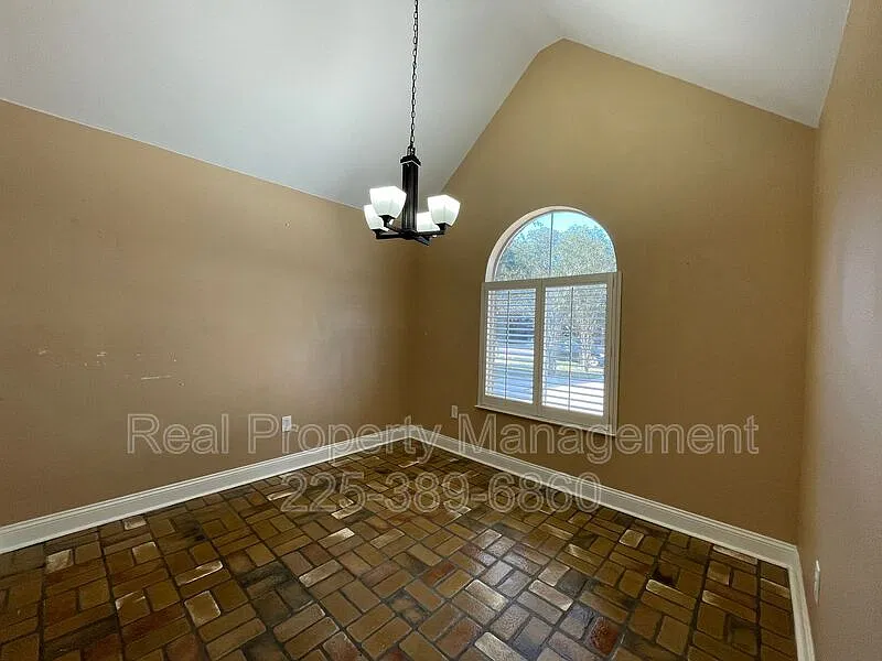3 bed, 2.0 bath, 1515 sqft, $1,950 — Photo 3