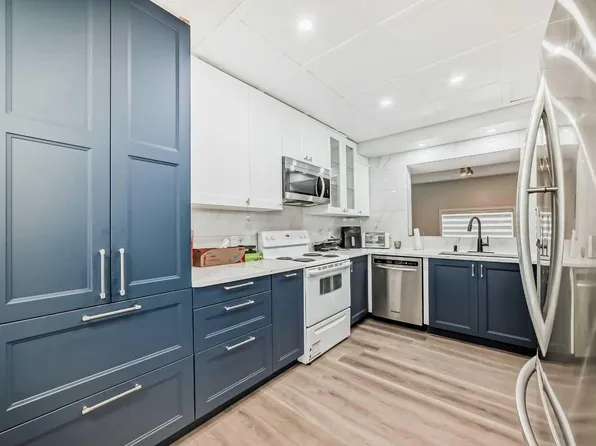 7 Westland Rd #2, Okotoks, AB T1S 1Z1