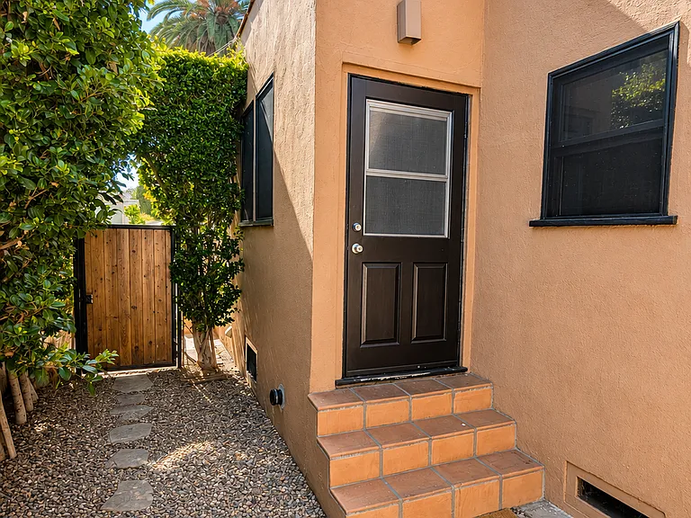 8065 N Citrus Ave — Photo 2