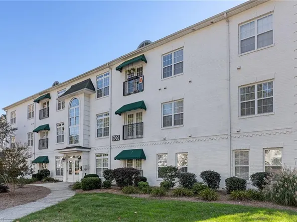 100 Sunset Cir Unit 104, Greensboro, NC 27408