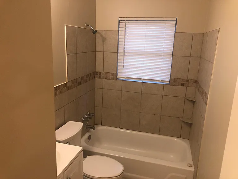 132 Woodfern Cv — Photo 8