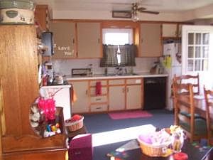 4th image of 223 Rose St
