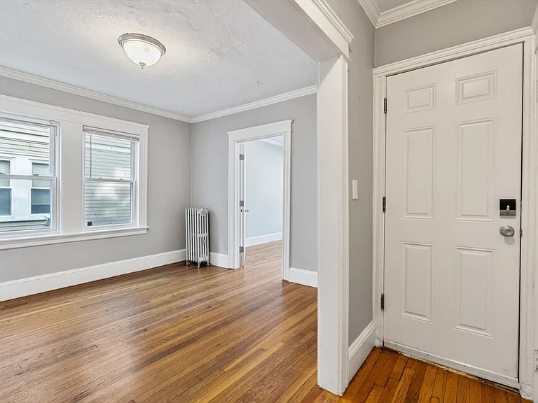 193 Florence St #1R — Photo 8