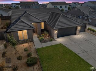 6607 Sunchase Dr, Bakersfield, CA 93313