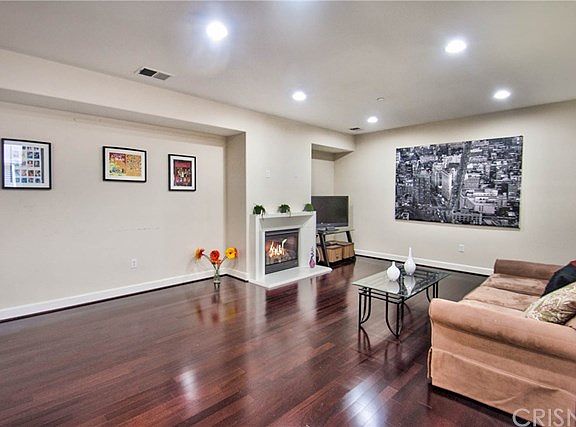 3rd image of 10609 Bloomfield St #204