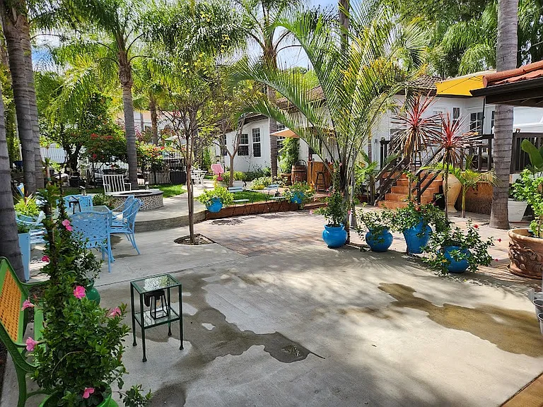 4230 Van Nuys Blvd — Photo 23