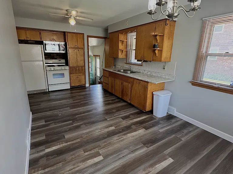 951 E Florida Ave — Photo 6