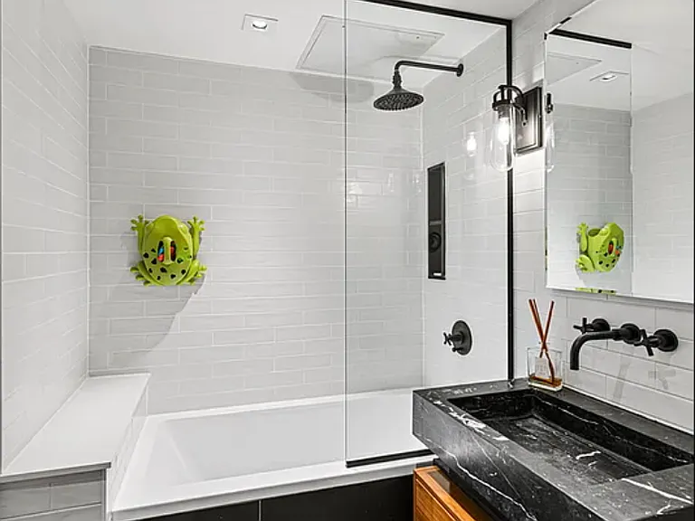 33 Frost St #3B — Photo 10