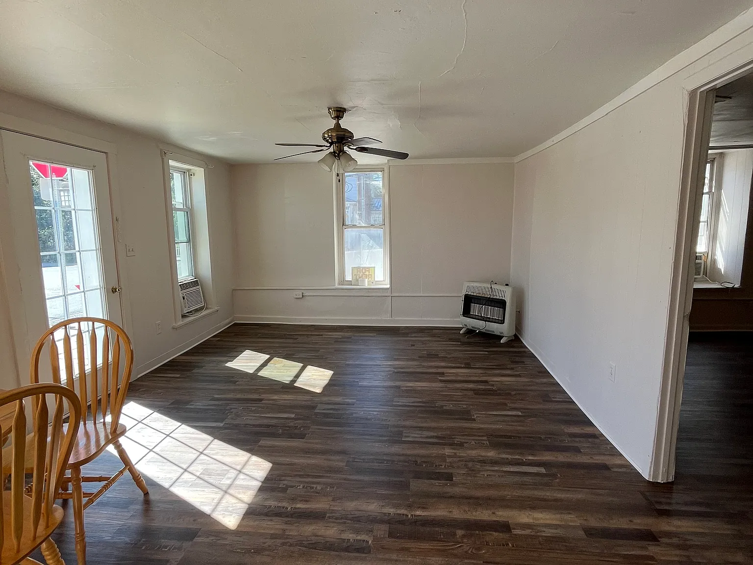 2 bed, 1000 sqft, $1,100 — Photo 2