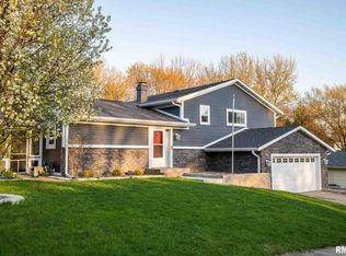 2108 Granada Dr, Pekin, IL