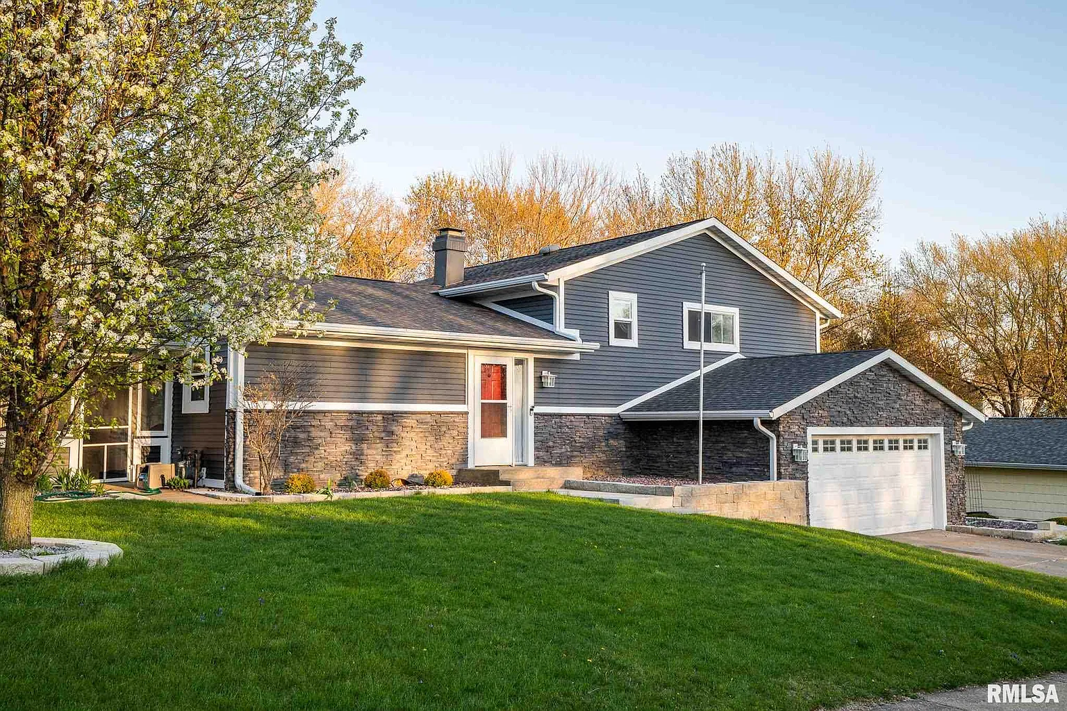 2108 Granada Dr photo 1