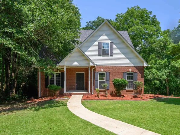 1037 9th Ct, Pleasant Grove, AL 35127