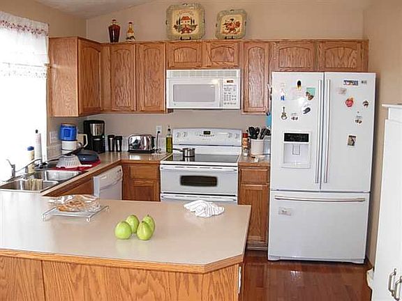 4th image of 1704 N McMillan Ln