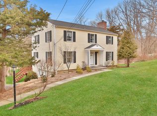 16 Tamarack Way, Pleasantville, NY 10570