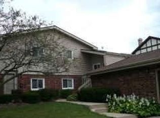 81 Morningside Dr, Roselle, IL 60172
