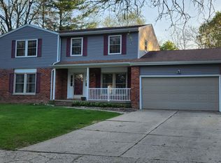 207 Bellewood Dr, Flushing, MI 48433