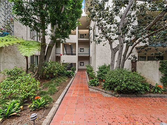 5th image of 985 E California Blvd