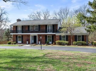29 Summerhill Ln, Chesterfield, MO