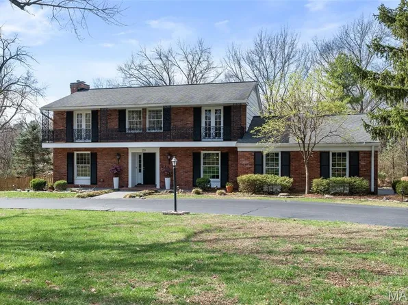 29 Summerhill Ln, Chesterfield, MO 63017