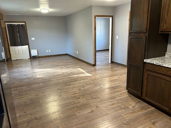 4th image of 155 Niblett Way