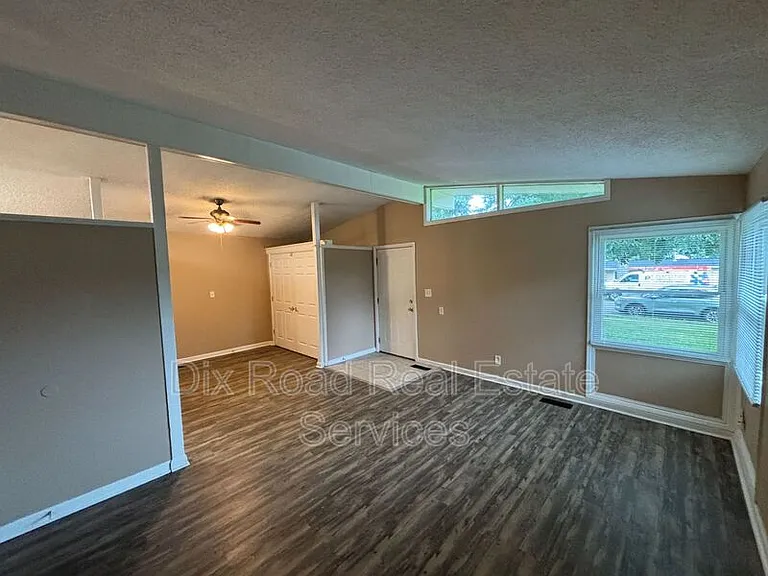 702 Arthur St — Photo 7