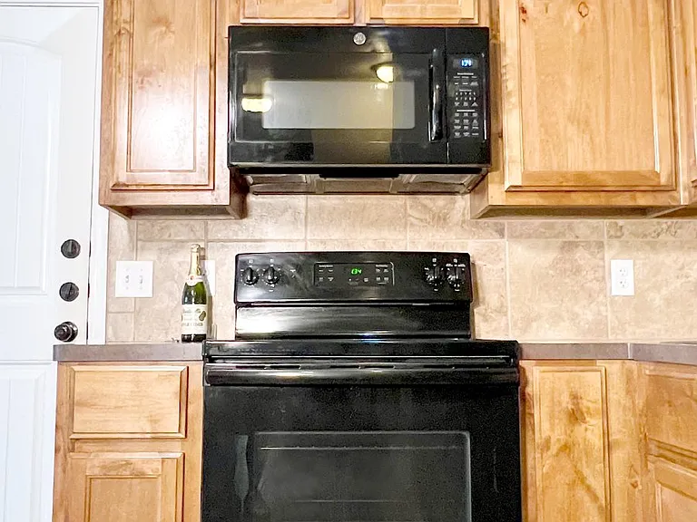405 Sladecek Dr #B — Photo 6