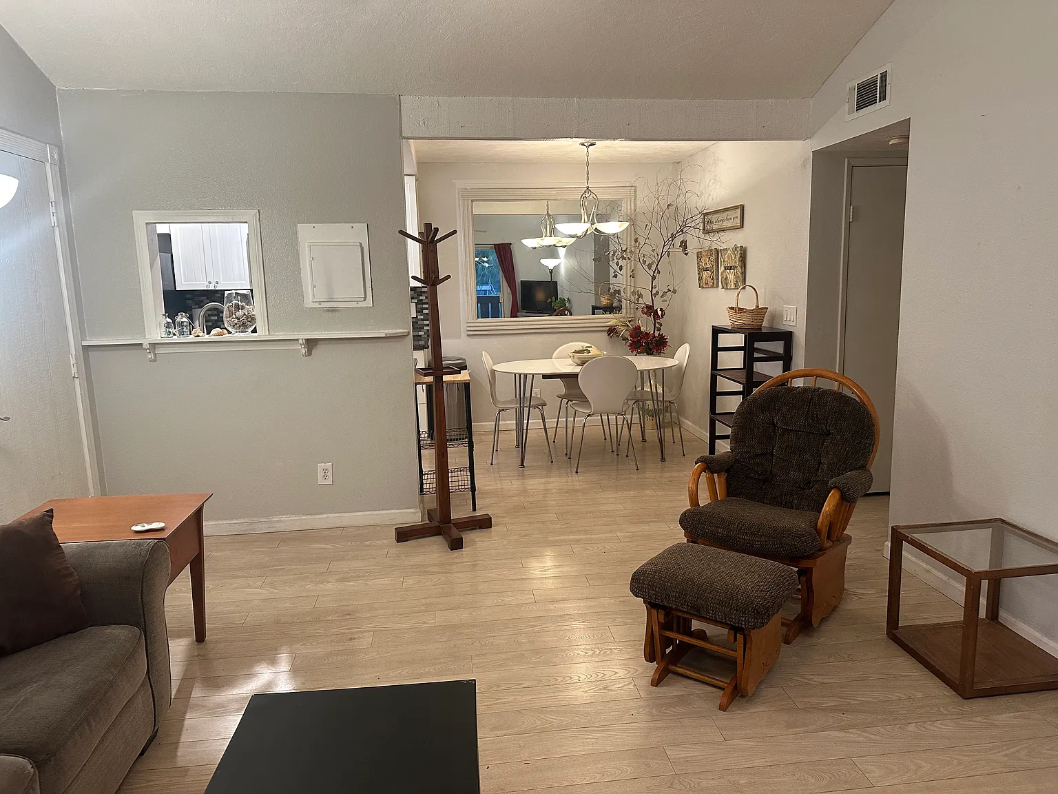 2 bed, 870 sqft, $3,750 — Photo 3