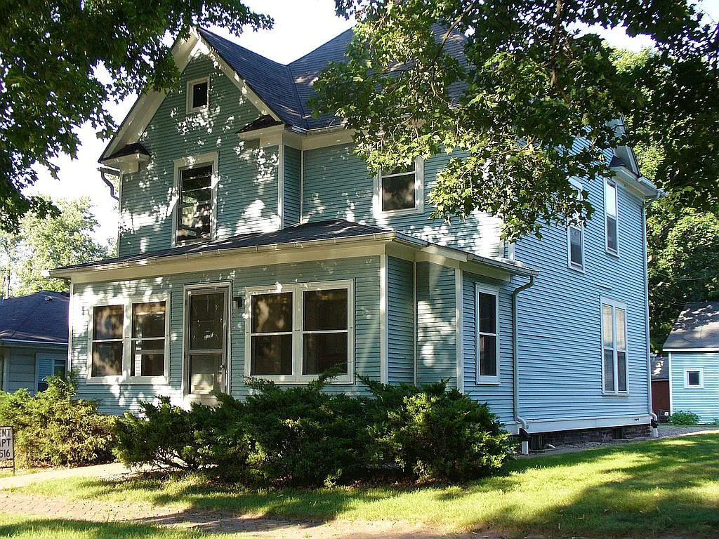 704 S Broadway Ave photo 1
