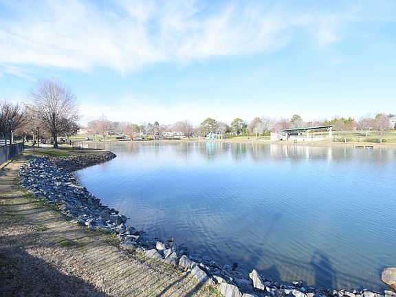 4th image of 108 Water Oak Dr