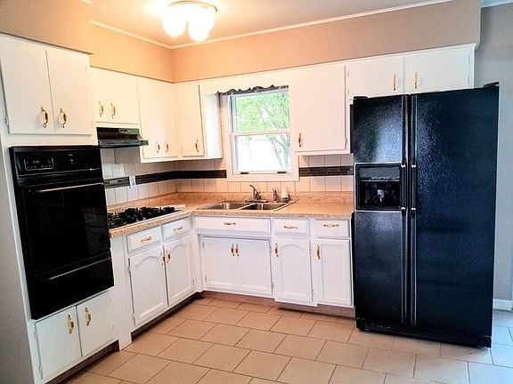 3rd image of 311 John St