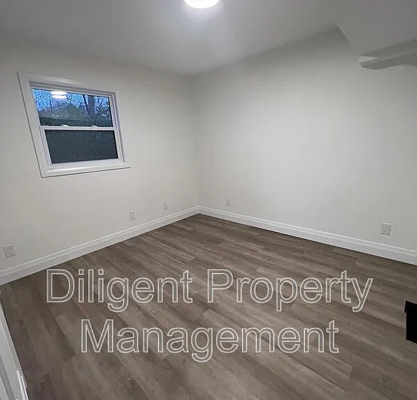 438 Bellevue St #UPPER — Photo 27