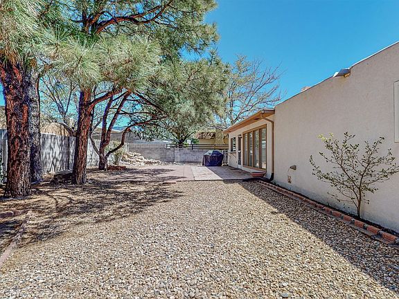 5th image of 10301 Theresa Pl NE