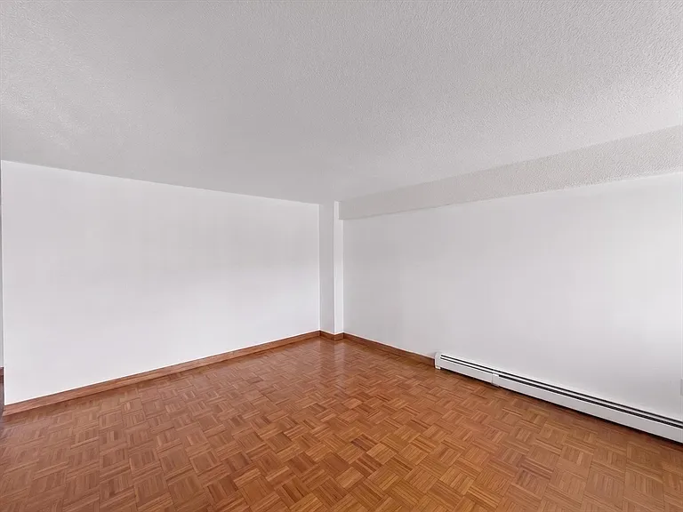 1025 Hancock St #8C — Photo 7