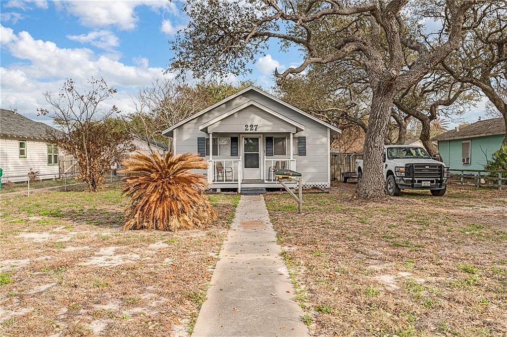 227 N Houston St Aransas Pass Tx 78336 Mls 378857 Zillow