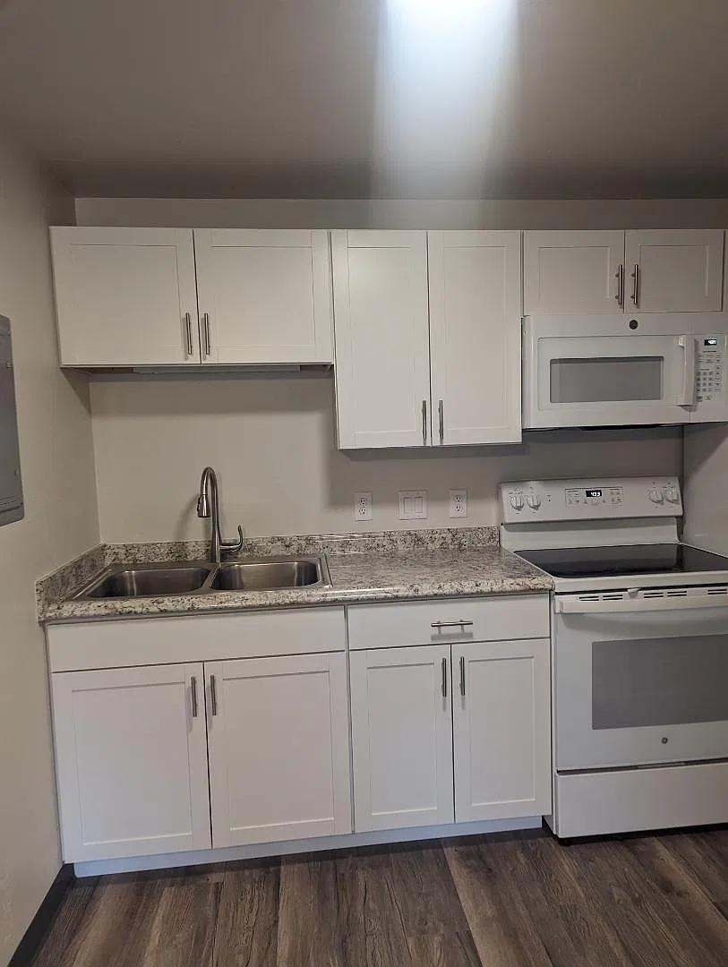 1360 Glenwood Ave — Photo 3