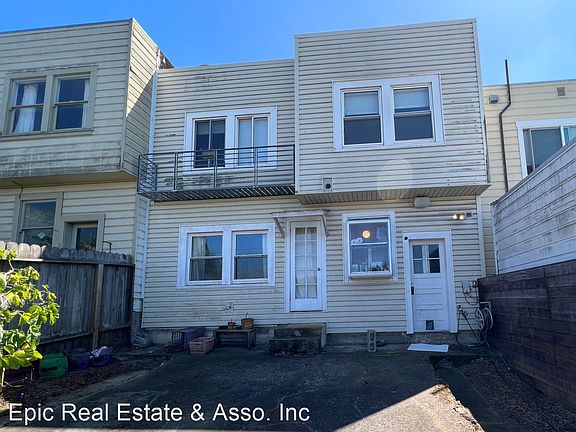 2nd image of 824 Garfield St #11435931