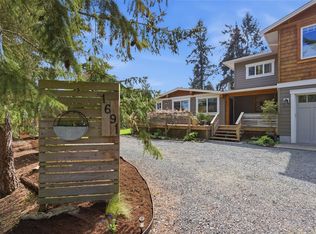 1691 Acacia Rd, Nanaimo, BC V9P 9C6