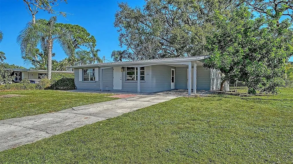 Nutmeg Ave, Sarasota — Photo 3