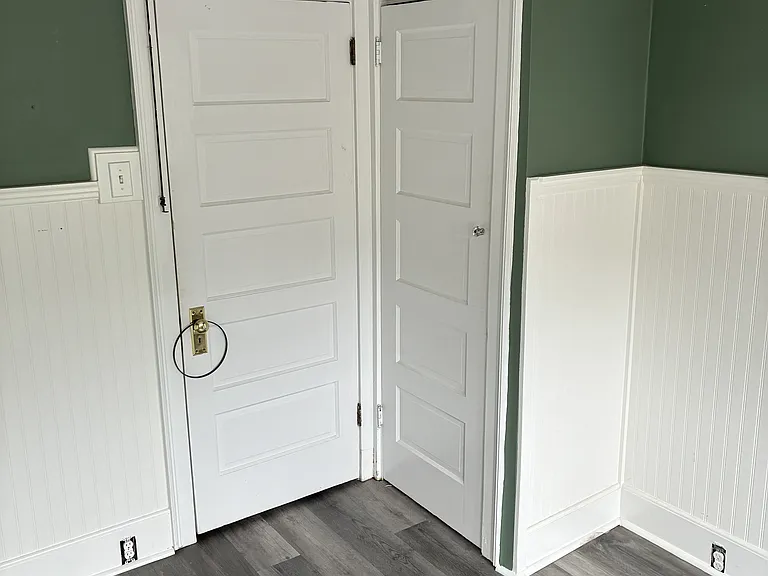 129 Hughes Ave — Photo 11