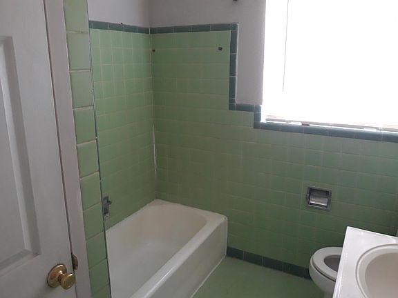 4th image of 419 Pilgrim Dr