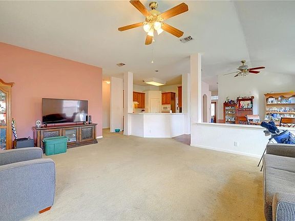 5th image of 608 S Lynnwood Trl
