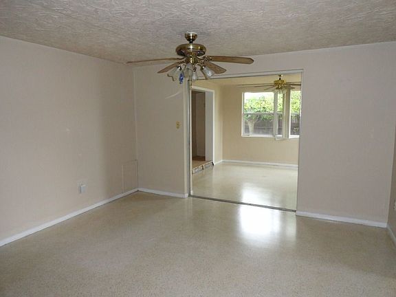 5th image of 2209 Maureen Dr