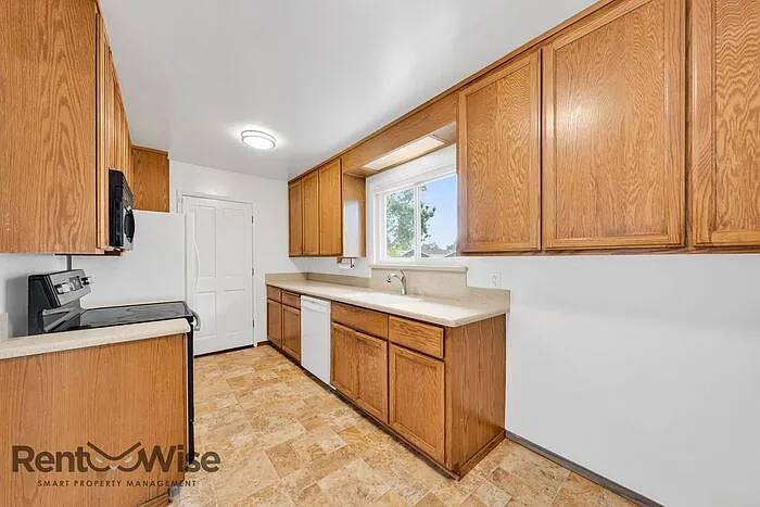 2080 Helena Way — Photo 8