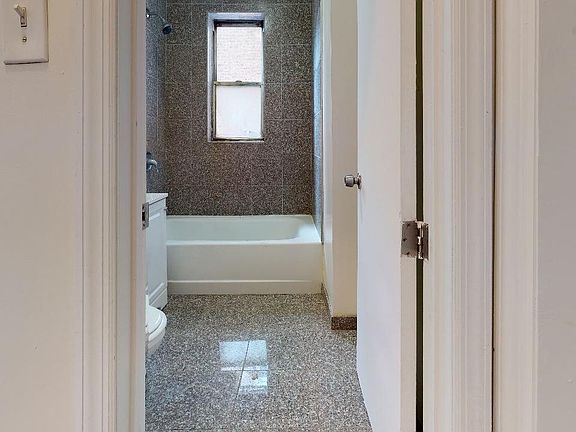 4th image of 2814 Kennedy Blvd #103