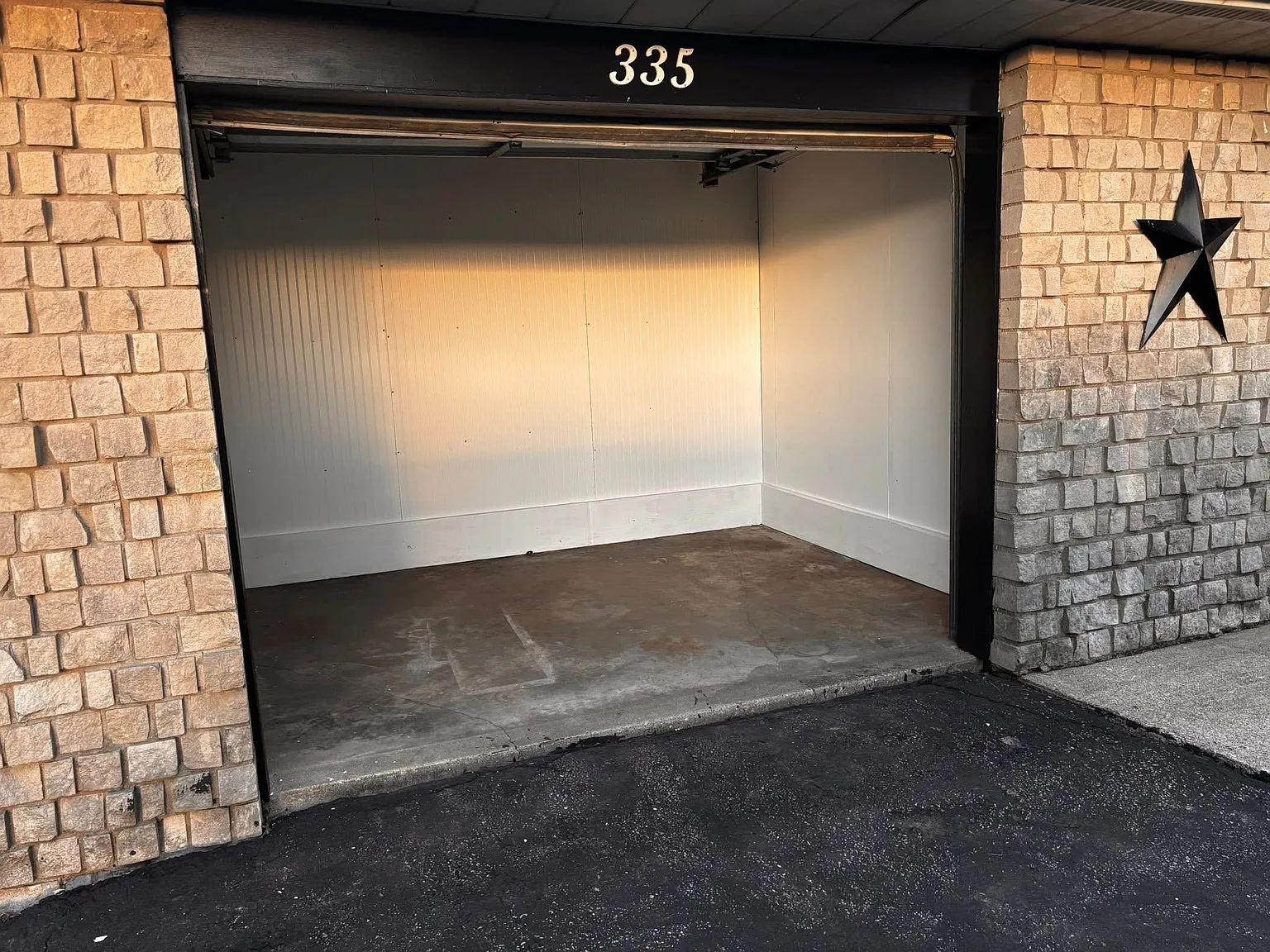 4 bed, 975 sqft, $1,950 — Photo 3